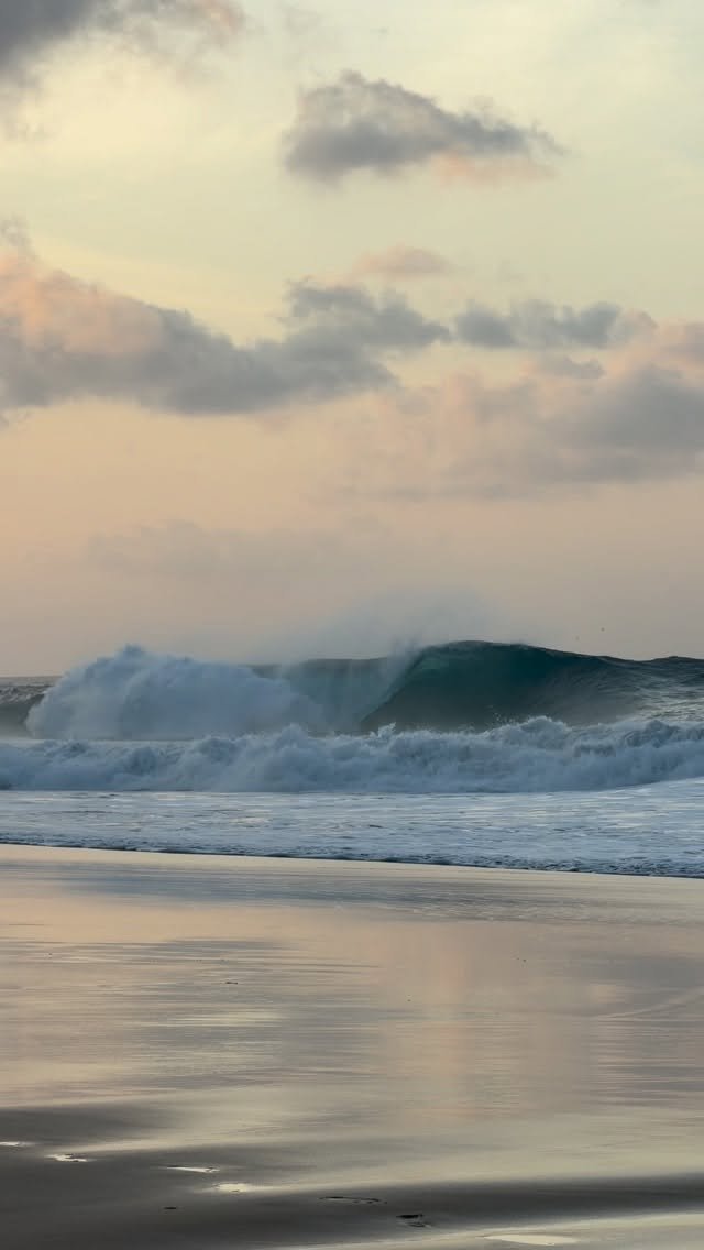 surfgurupro 게시물 이미지: SWELL CHEGANDO EM NORONHA...