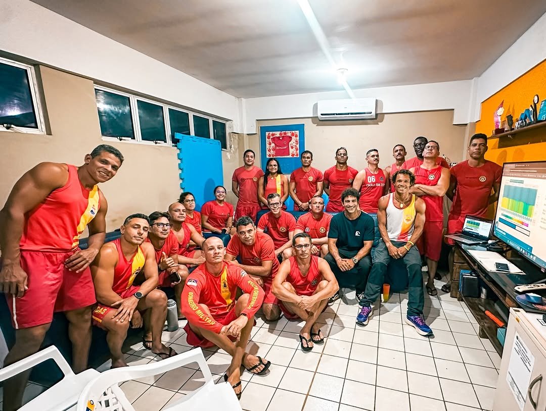 Photo shared by Bombeiros Fernando de Noronha on February 21, 2026 tagging @surfgurupro. May be an image of one or more people, office and text.