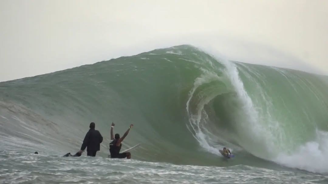 surfgurupro 게시물 이미지: Neste mesmo dia, porém em 2019. O swell que...