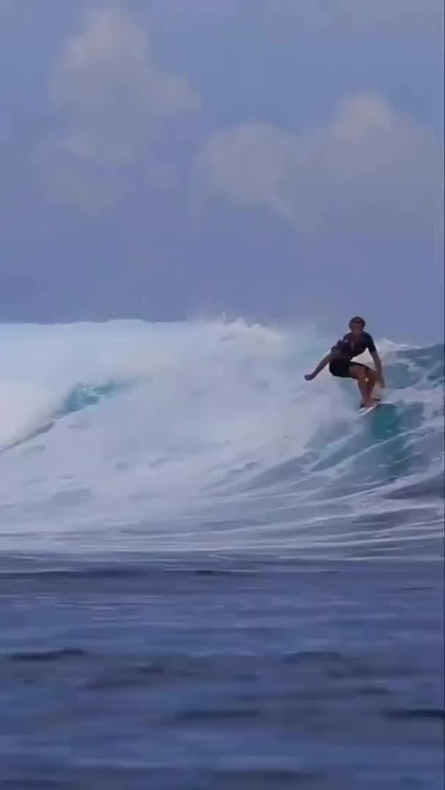surfingobsessed 게시물 이미지: What would you rate this? 😱🏄‍♂️🌊
Follow for...