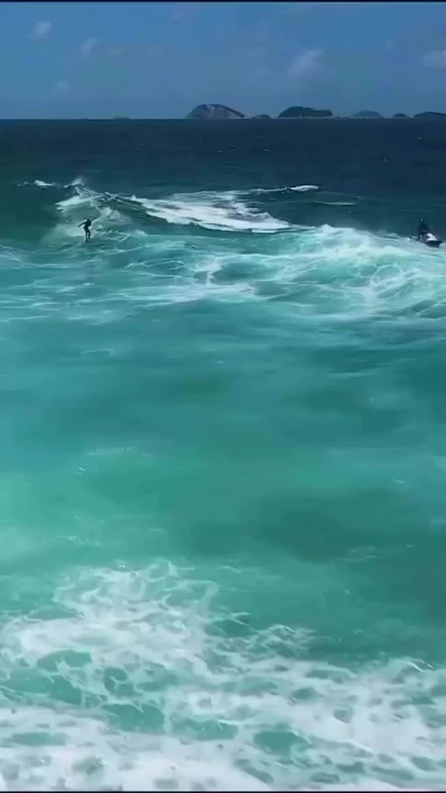 surfingobsessed 게시물 이미지: What a strange wave this is!
Follow for more...