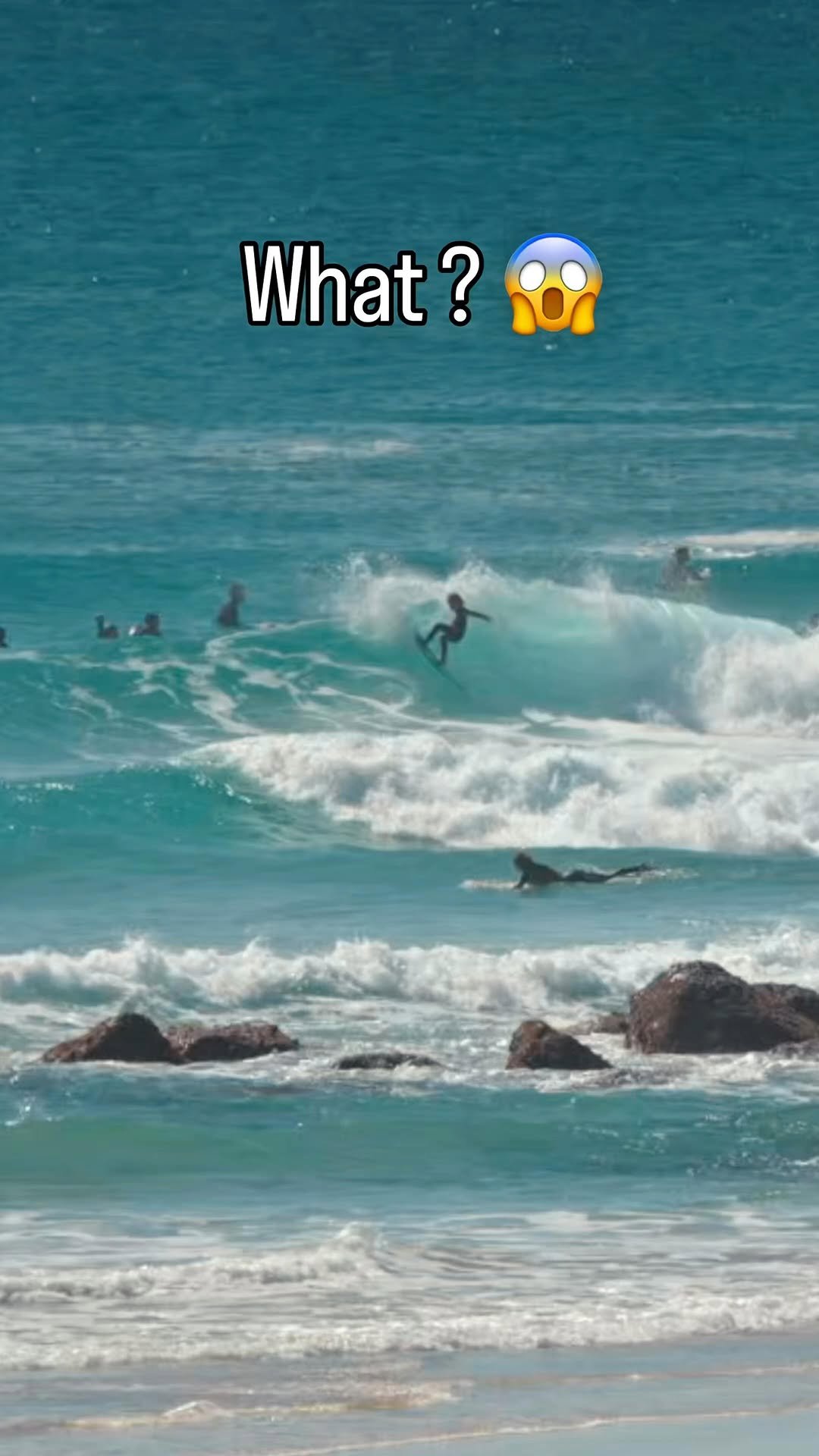 surfnostress 게시물 이미지: Rodrigo surfed without fins 🤯 I couldn’t catch...