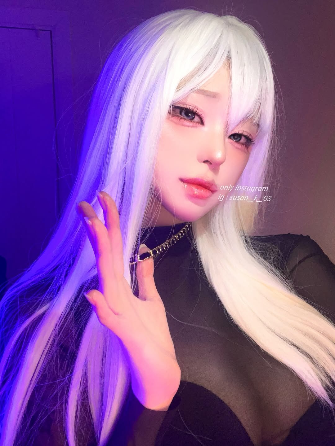 Photo shared by 셩셩 on November 28, 2025 tagging @susan__k__03, @dusfuxxd, and @ssu__k__03. May be an image of one or more people, makeup, hair and costume.