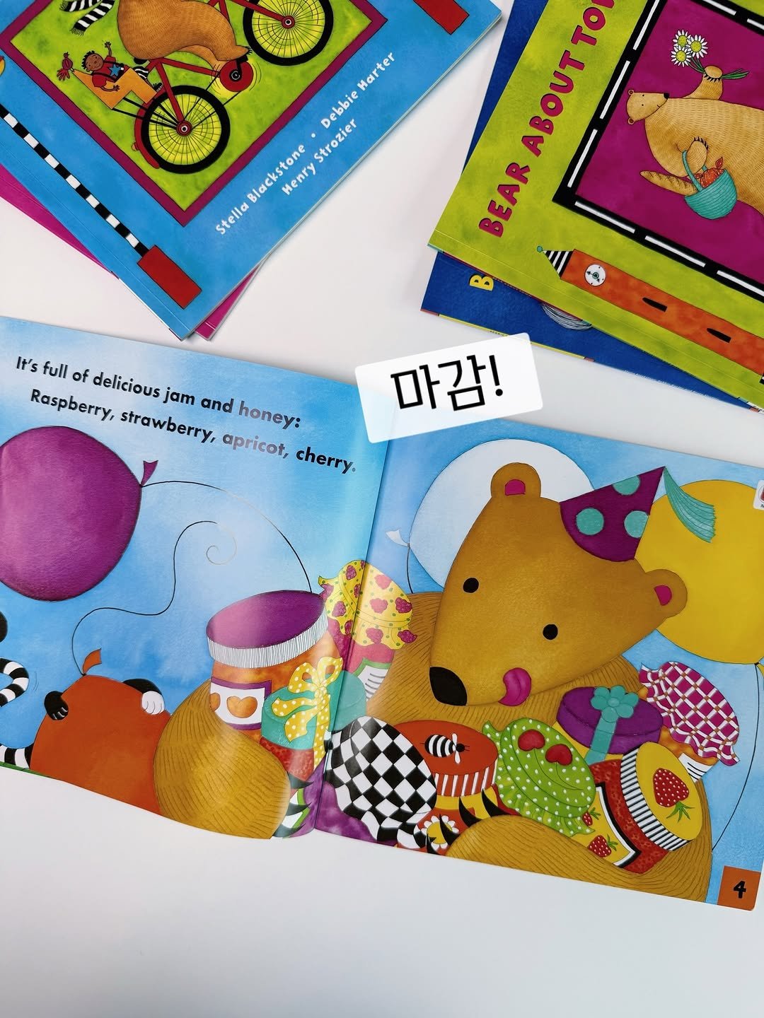 Photo by 책육아.엄마표영어 by 수수맘 김연주 on January 29, 2026. May be an image of card, book and text that says 'TW NBA1 Harter Debbie Strozier Blackstone Henry Stella ΑΒΟυΤΤΟ to ABOUT BEAR ANO খ 0 SCETSE SIRARC 日焼 It's full of Raspberry, delicious jam strawberry, and honey: apricot, cherry. 마감! ៤្'.