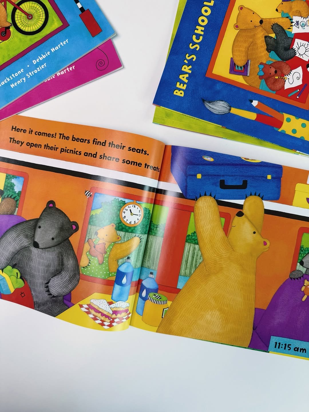 Photo by 책육아.엄마표영어 by 수수맘 김연주 on January 26, 2026. May be an image of ‎toy, magazine, card, book and ‎text that says '‎Harter Debbie ackstone Henry Strozier کادد Harter D ব০ م BEAR'SSCHOOL SCHOOL BEAR'S Here it comes! The bears find their seats. They open their picnics and share some treats rme Juuy ኢንሁ ИEИWA 11:15 11:15am am‎'‎‎.