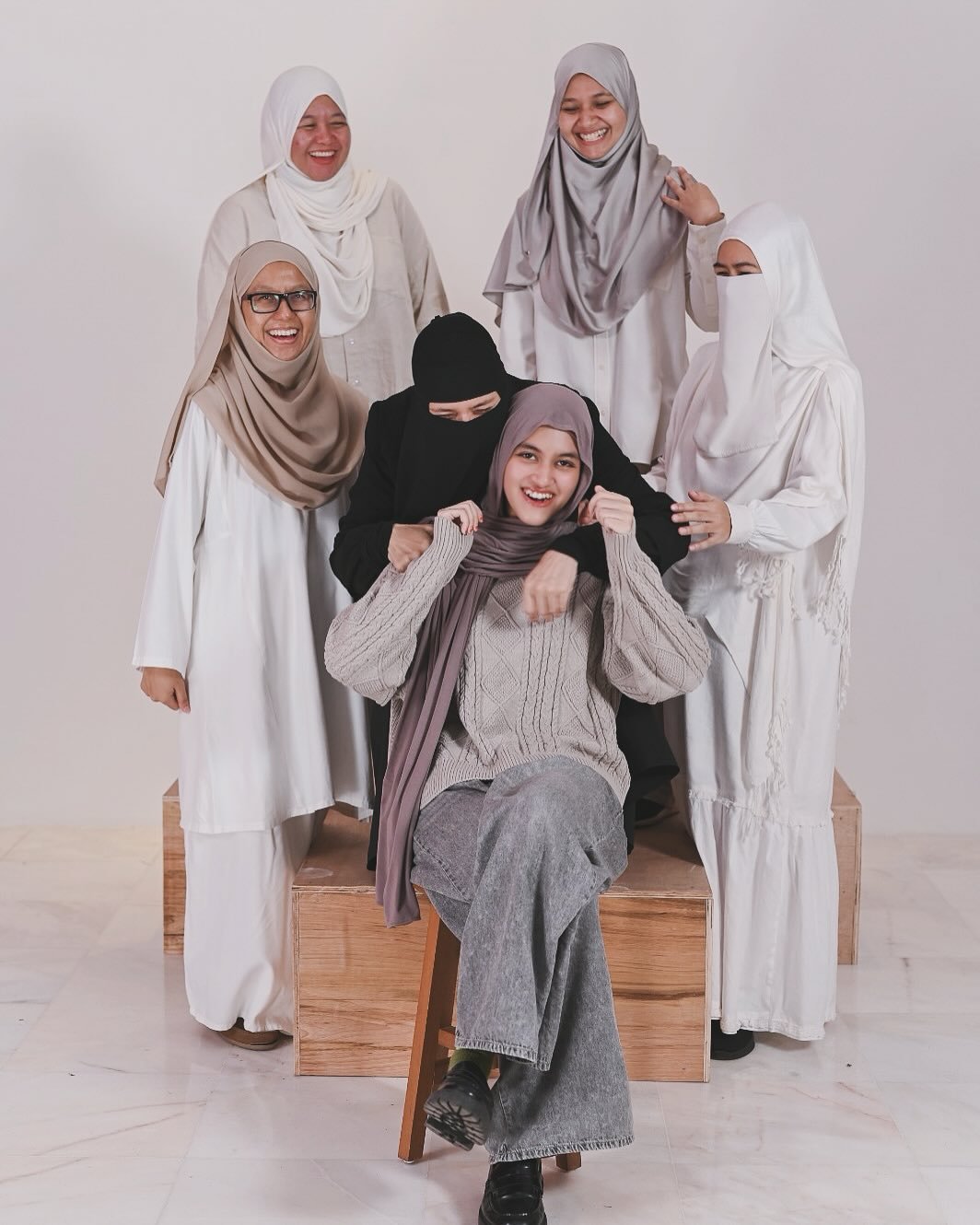 suya 게시물 이미지: Siapakah kami di belakang Studio Ikat? 

We...