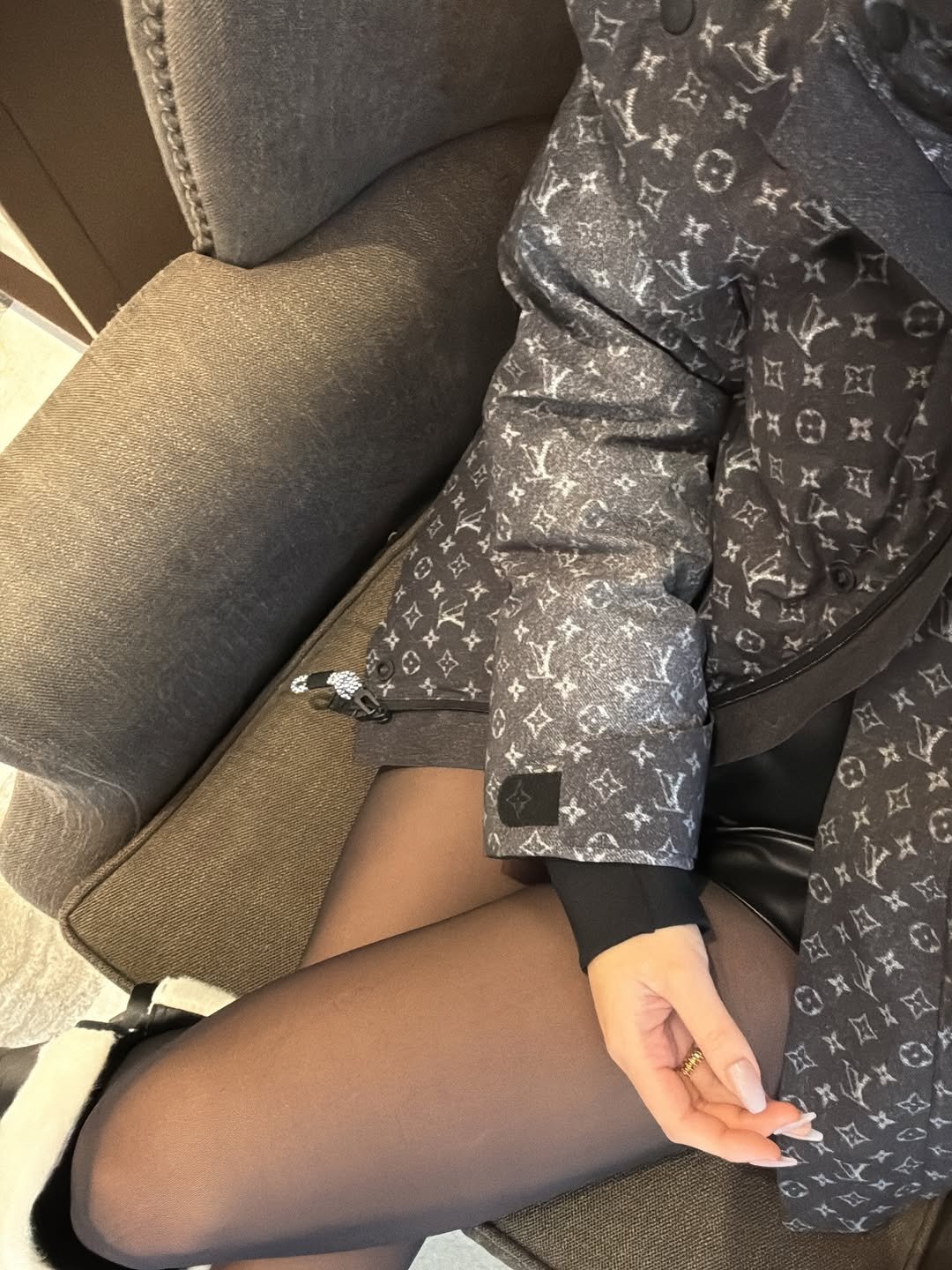 Photo by 수연 on December 04, 2025. May be an image of tights, miniskirt, fishnet stockings and text.