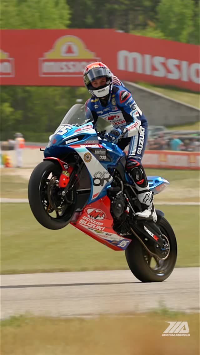 suzukicycles 게시물 이미지: Wheelie Wednesday hits a little different...