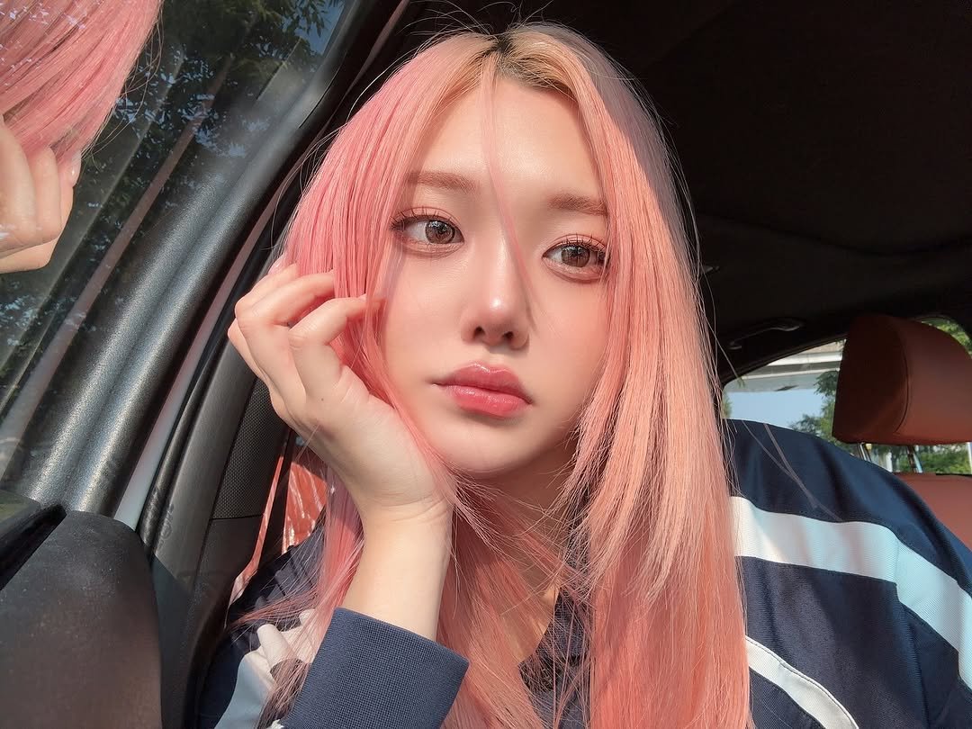 Photo by 🏮 珊瑚 SANGO 🏮 on May 28, 2025. May be an image of 2 people, blonde hair and text.