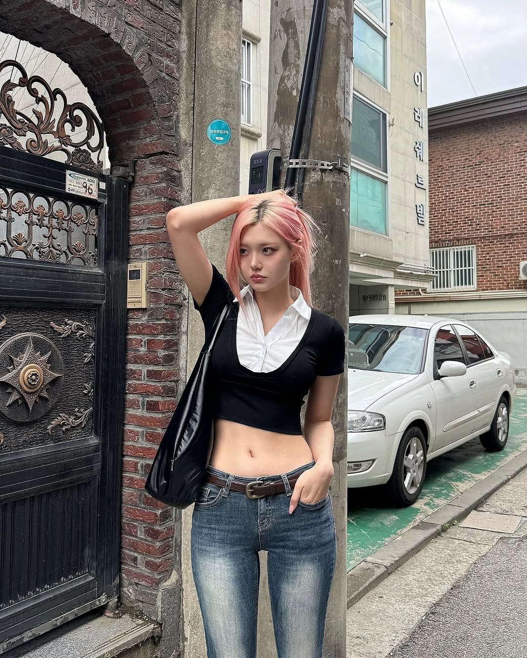 Photo by 🏮 珊瑚 SANGO 🏮 on May 28, 2025. May be an image of 1 person, blonde hair, headscarf and text that says 'Y C な FA ባይ'.