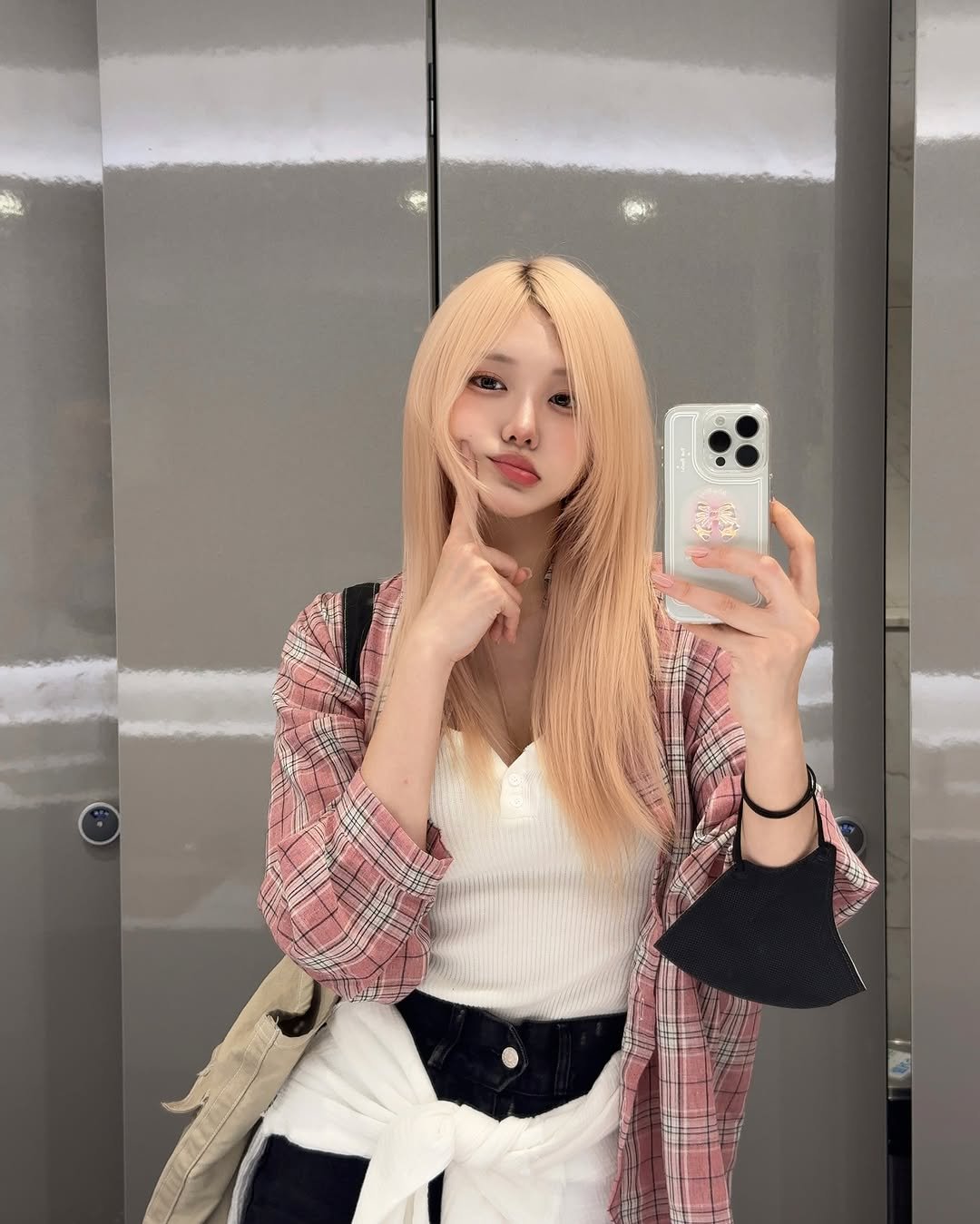 Photo by 🏮 珊瑚 SANGO 🏮 on May 30, 2025. May be a selfie of 1 person, blonde hair, top and text.