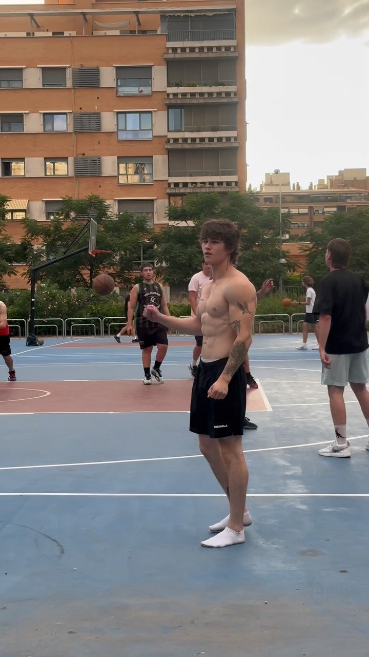 sw_grisha 게시물 이미지: Gravity off
.
.
#calisthenics #fitness #sport...