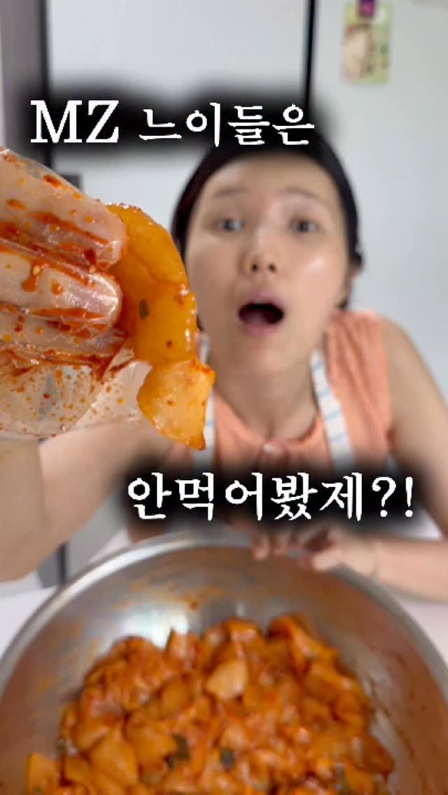 sweetshop_s2 게시물 이미지: 서울사는 친구들은 이 반찬 모르는거 보고 놀람!!⬇️

[고양이만한 노각 기준]...