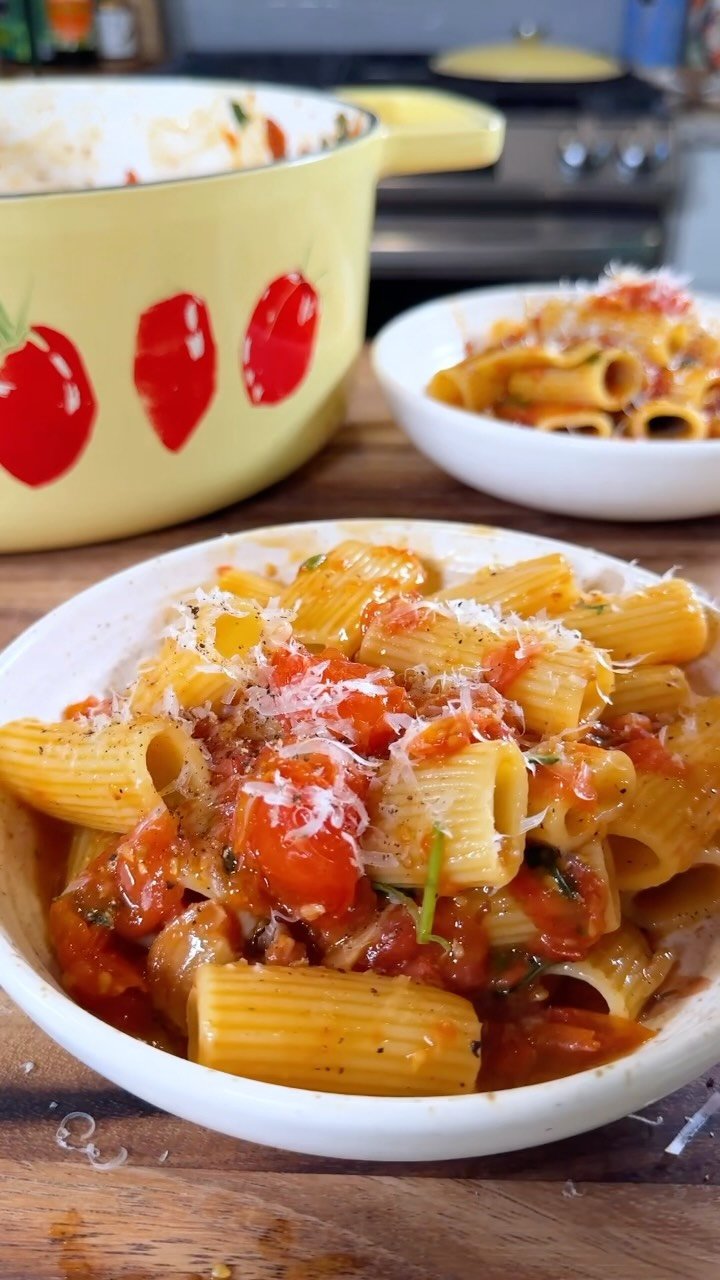 sweetsimplevegan 게시물 이미지: TOMATO CONFIT PASTA 🍅 Comment “join” and I’ll...