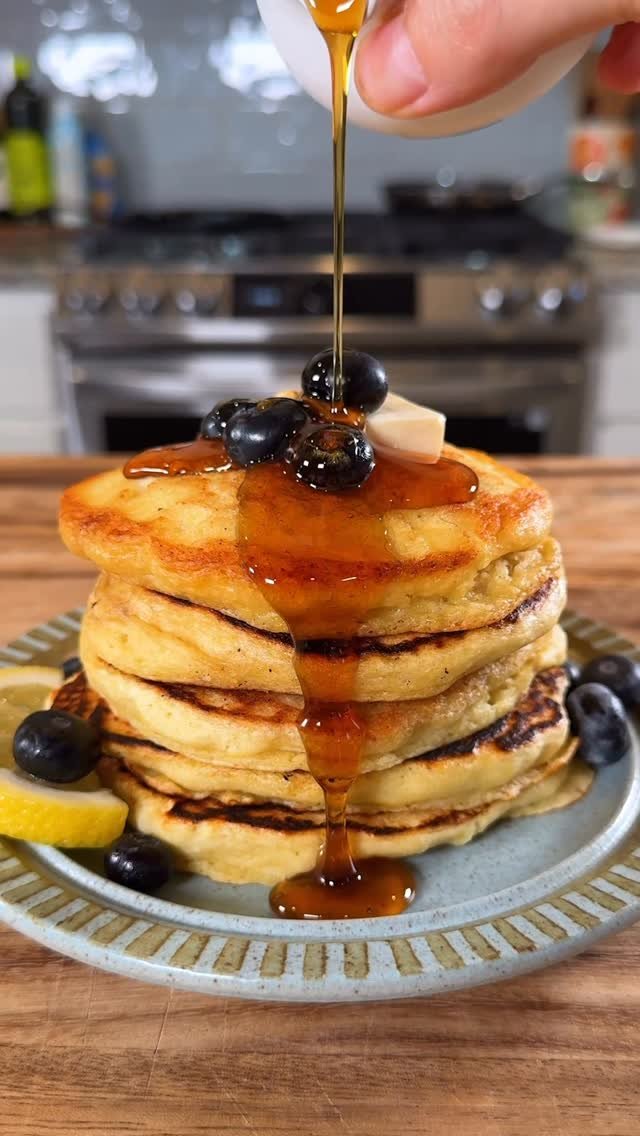 sweetsimplevegan 게시물 이미지: LEMON RICOTTA PANCAKES 🥞🍋

If you’ve never had...