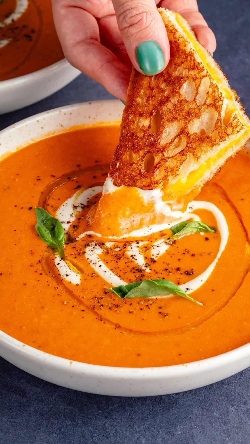 sweetsimplevegan 게시물 이미지: CREAMY VODKA SAUCE TOMATO SOUP 🥫 find the full...
