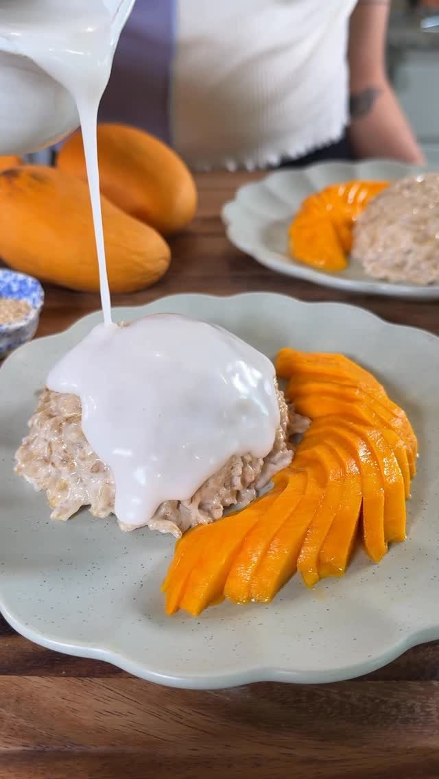 sweetsimplevegan 게시물 이미지: MANGO STICKY RICE OATMEAL 🥭

Let’s take the...