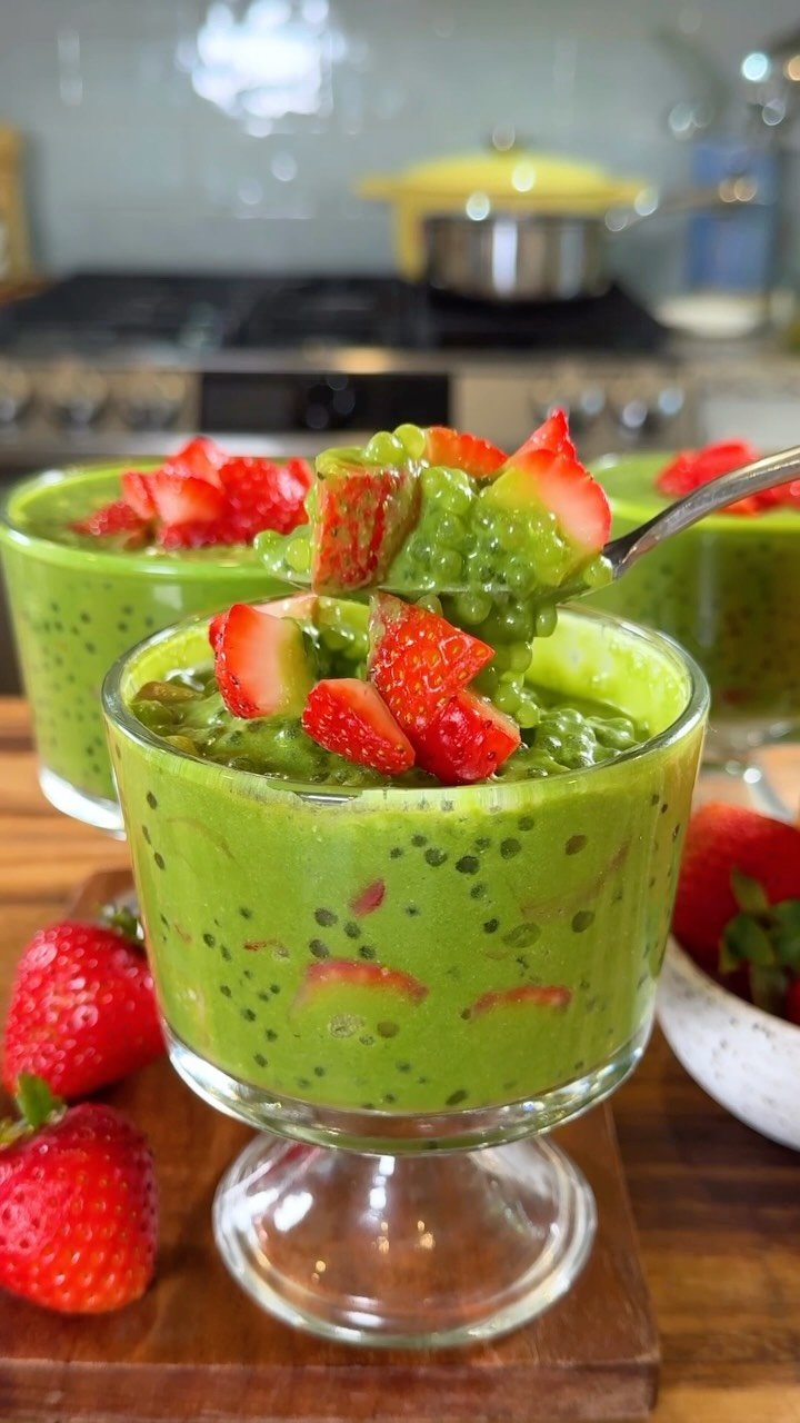sweetsimplevegan 게시물 이미지: Strawberry Matcha Sago 🍓💚 

Welcome back to...