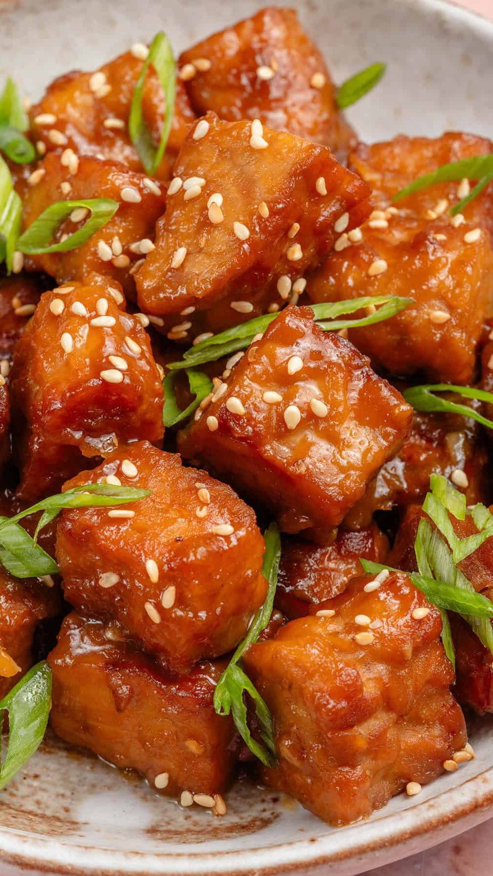 sweetsimplevegan 게시물 이미지: MAPLE MISO BRAISED TEMPEH 🍁 Comment “RECIPE”...