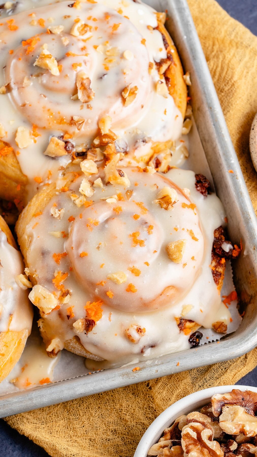 sweetsimplevegan 게시물 이미지: CARROT CAKE CINNAMON ROLLS 🥕 find the full...