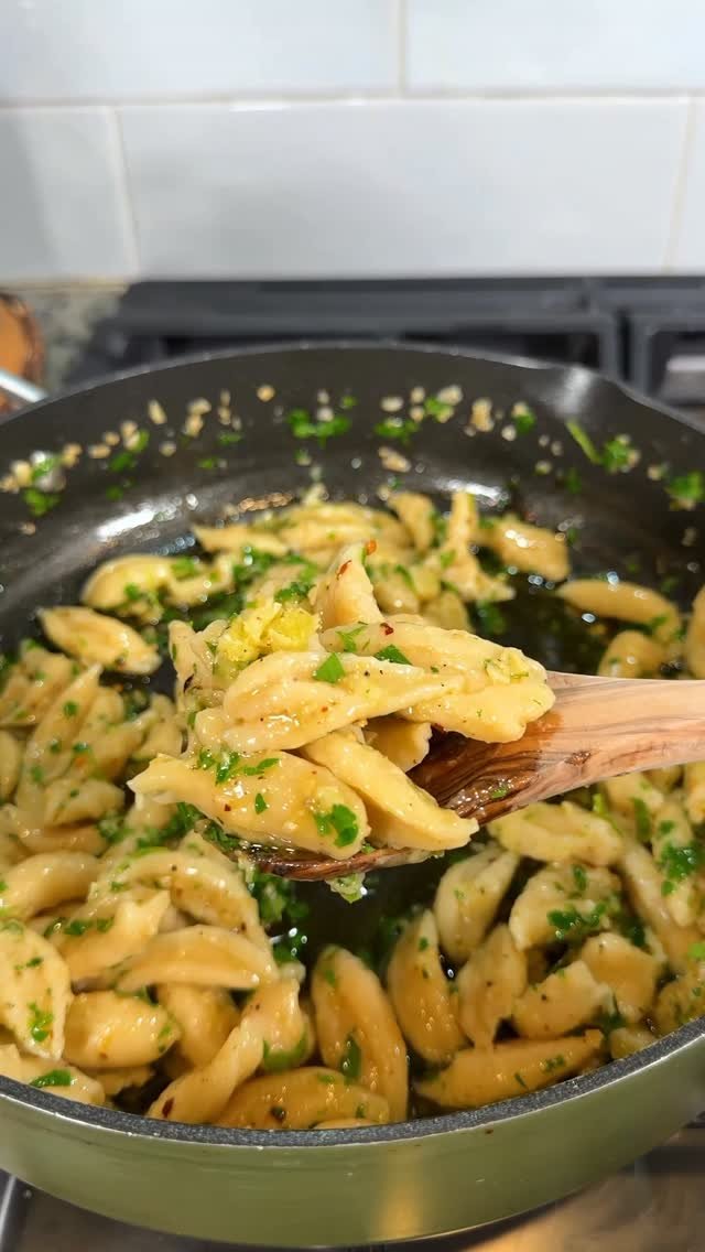 sweetsimplevegan 게시물 이미지: 3-INGREDIENT TOFU PASTA (scissor-cut!) The...