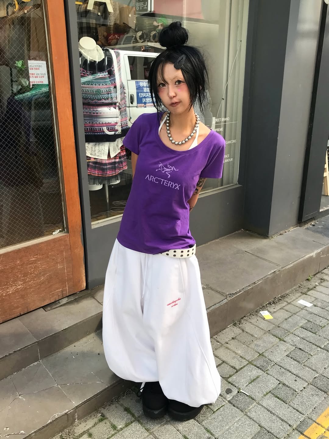 Photo by 스윙잉서울 대구 on April 16, 2026. May be an image of kilt, headscarf and text.