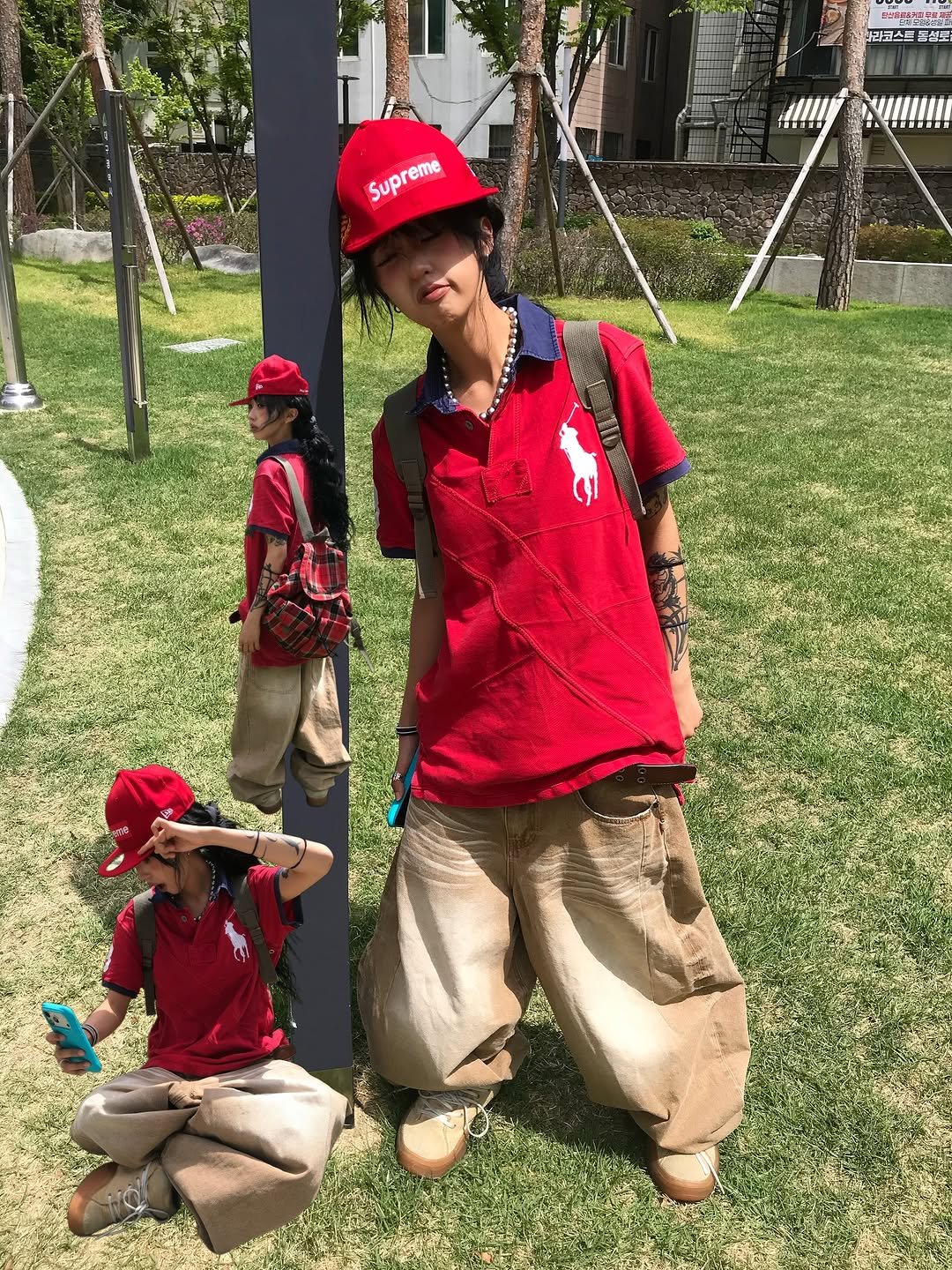 Photo by 스윙잉서울 대구 on April 28, 2026. May be an image of child, baseball, hat, scarecrow, costume and text.