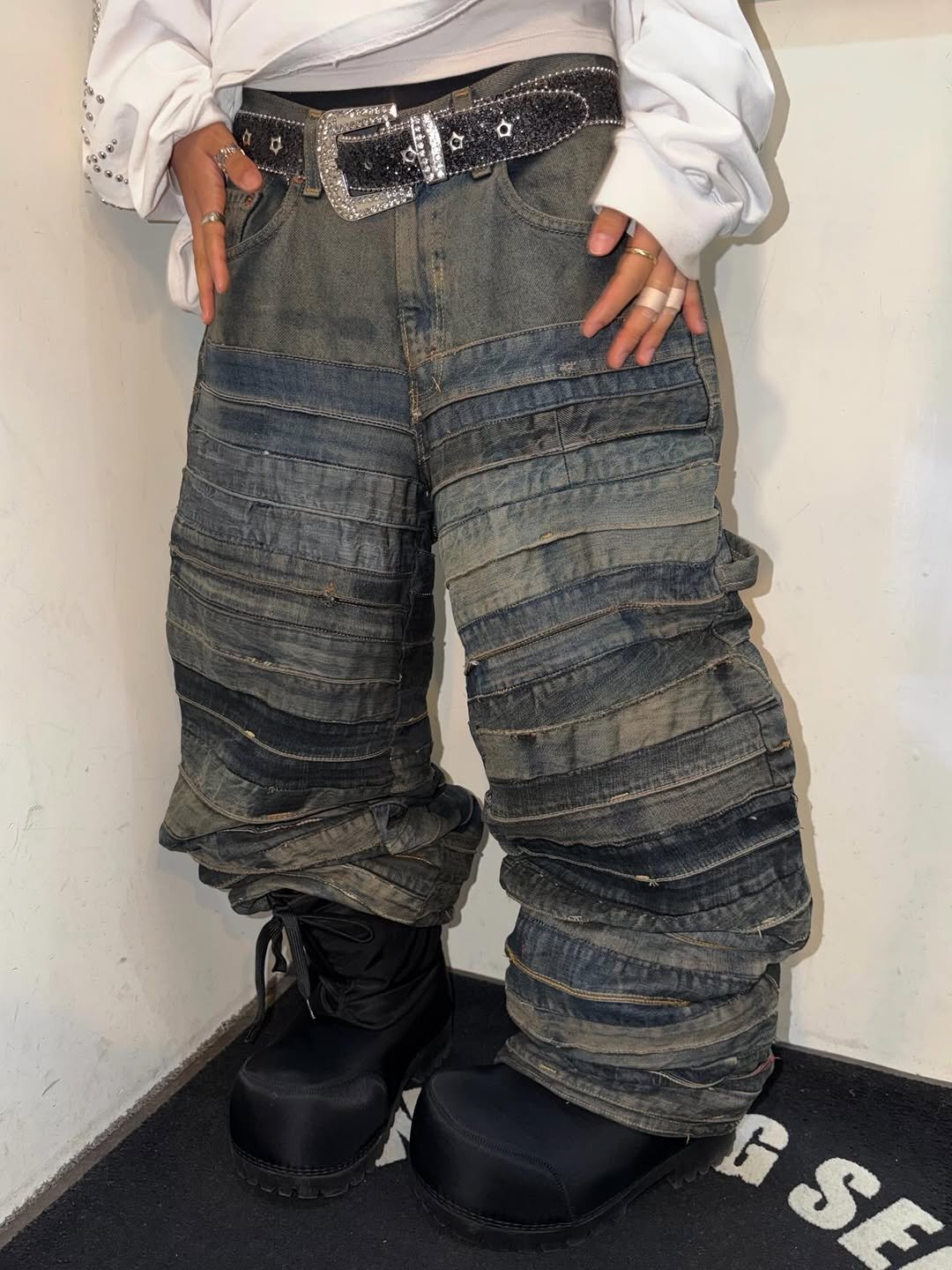 Photo by 스윙잉서울 대구 on March 04, 2026. May be an image of boots and text.