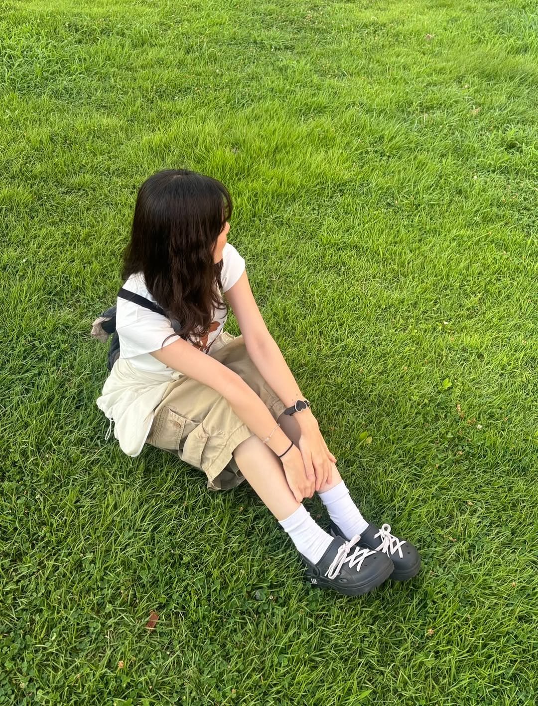 Photo shared by 세영 on August 31, 2025 tagging @wonderwonder.co.kr, and @aisha.belt. May be an image of 1 person, sock, plant, grass, park and text.
