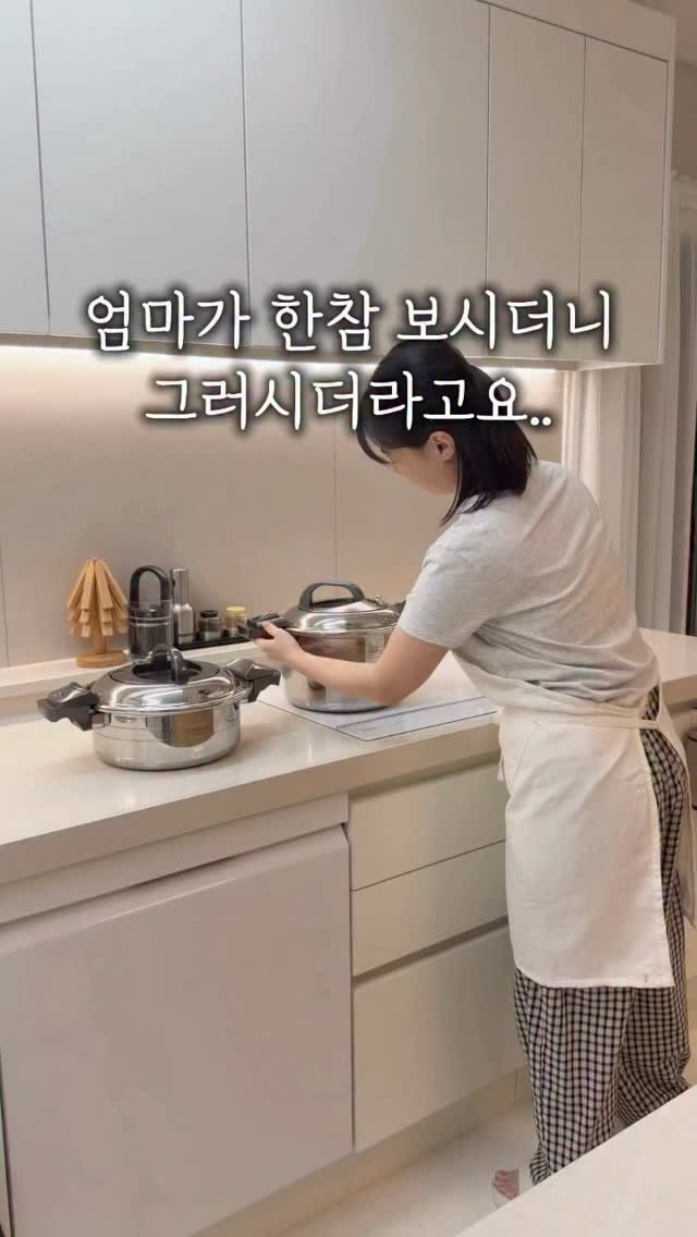 syeongi_home 게시물 이미지: 엄마가 한참 보시더니 그러시더라고요?

“그거 압력솥 맞아?”

곧복날이라 삼계탕...
