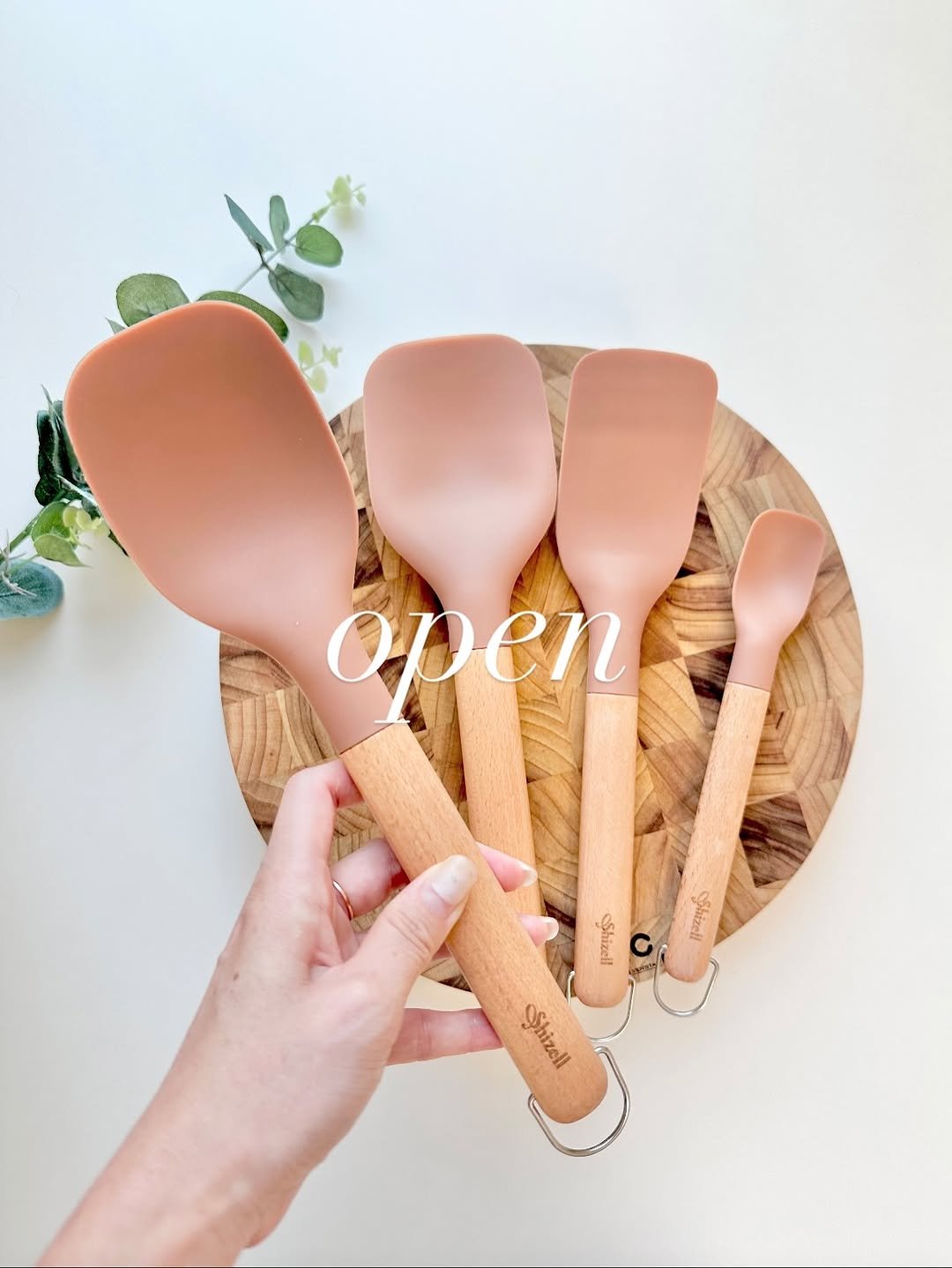 Photo by 셩이홈 | 양수영 on November 03, 2025. May be an image of wooden spoon, spoon, spatula, soup spoon, fork and text.