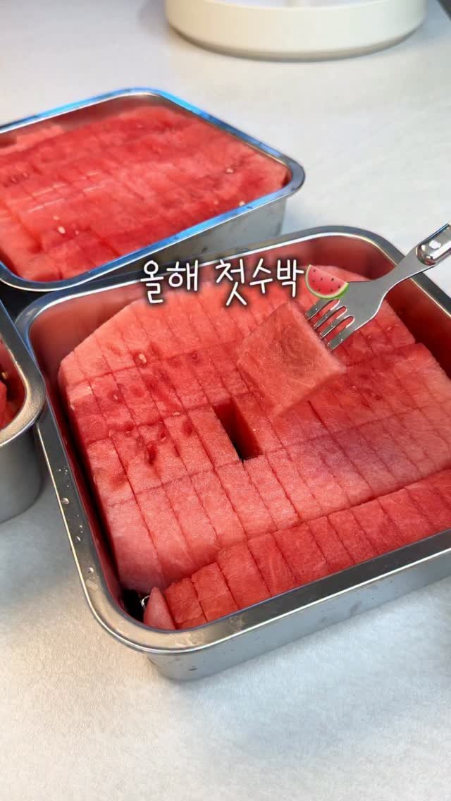 syeongi_home 게시물 이미지: 올해 첫 수박 먹었어요🍉

몸이 안좋아 이번주 쉬는 시간을 가졌는데요🙈
한템포...