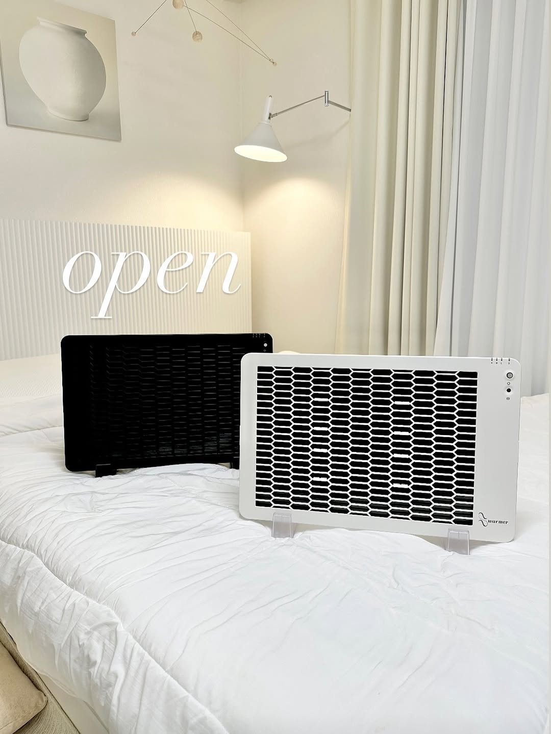 Photo by 셩이홈 | 양수영 on November 05, 2025. May be an image of screen, tablet, headboard, mattress, bedroom and text.