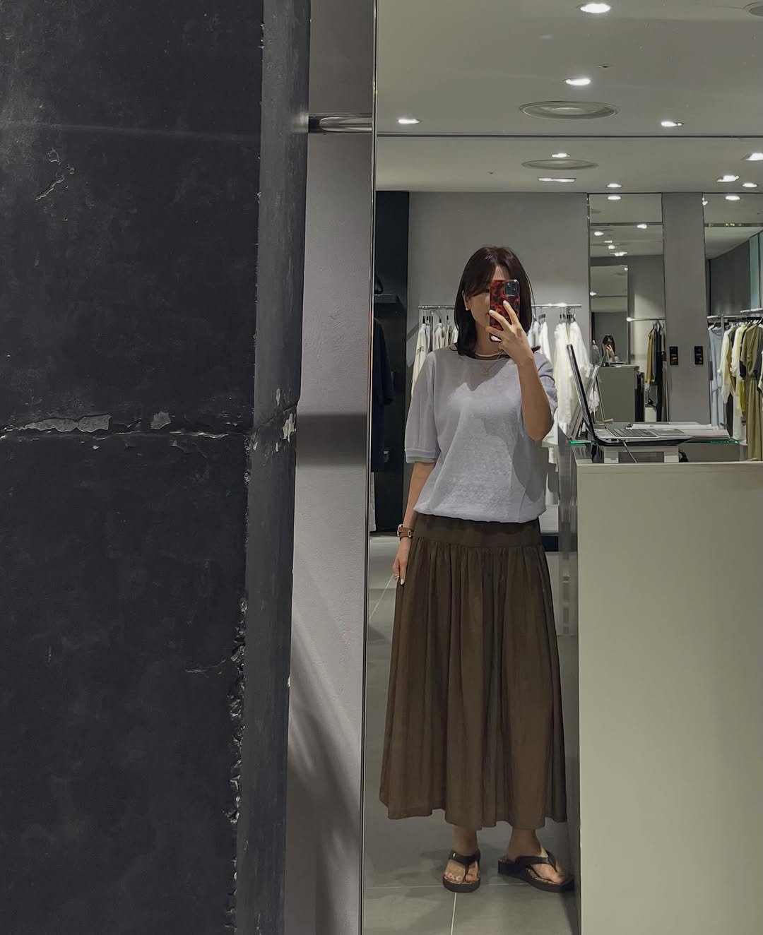 system_lottebusan 게시물 이미지: 너무나도 시원한 니트와 퀼로트팬츠 입니다^^
치마처럼 보이는 바지와 언발란스한...