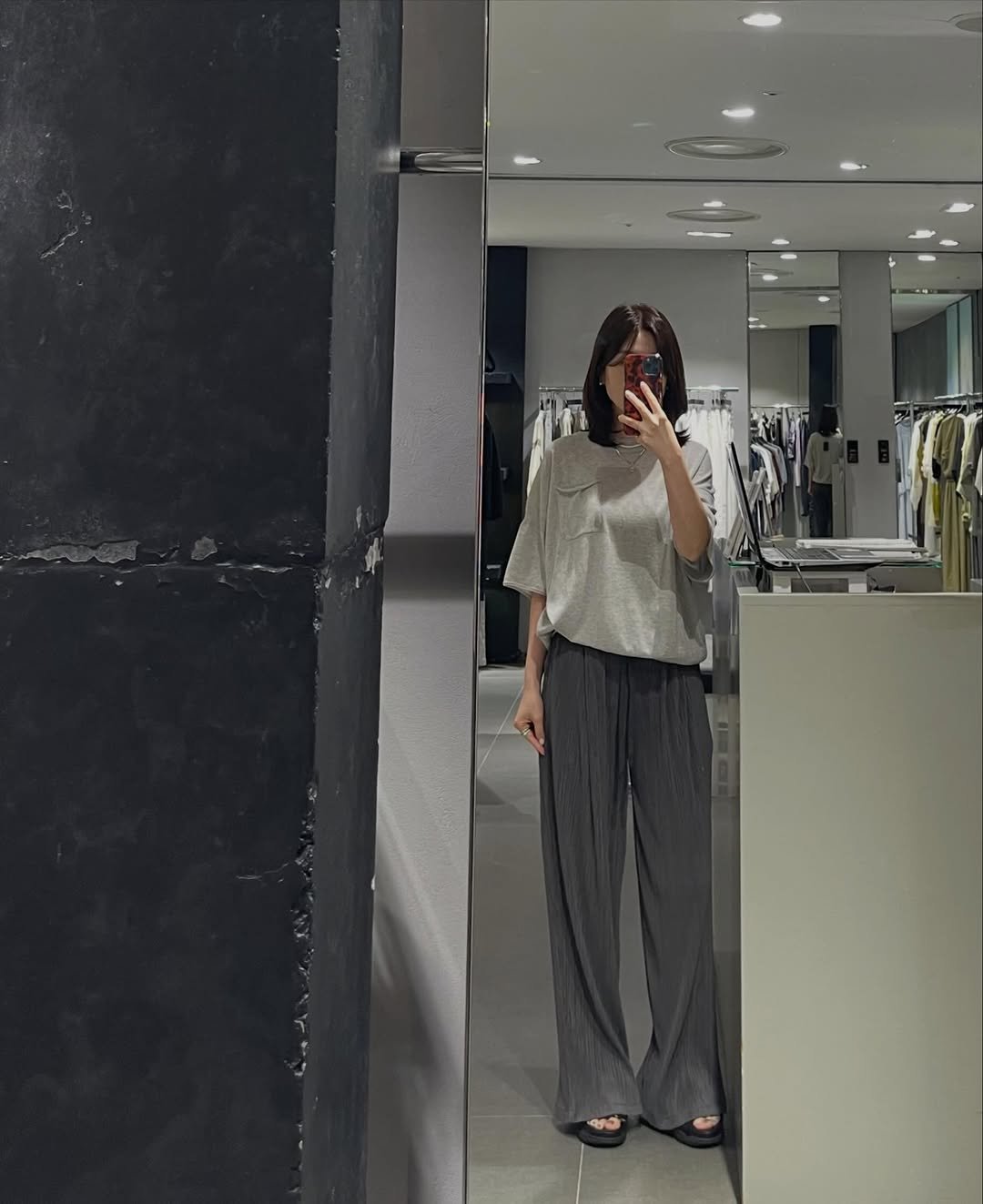 system_lottebusan 게시물 이미지: 신상 소개드립니다😎
편안한 실루엣과 고급스러운 색감이에요~
소재도 면혼방이라서...