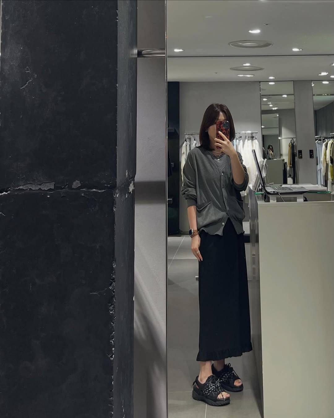 system_lottebusan 게시물 이미지: 신상과 구상의 조화🖤
간절기에 입기 좋은...