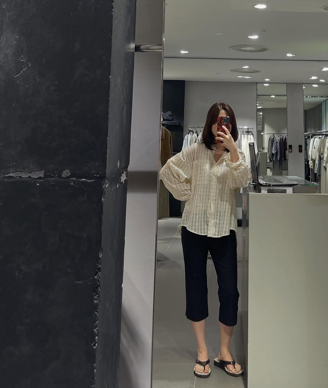 system_lottebusan 게시물 이미지: 시스템표 카프리팬츠가 나왔어요~
소재탄탄 종아리 알 감춰주는 기장감
(제키가 작아서...