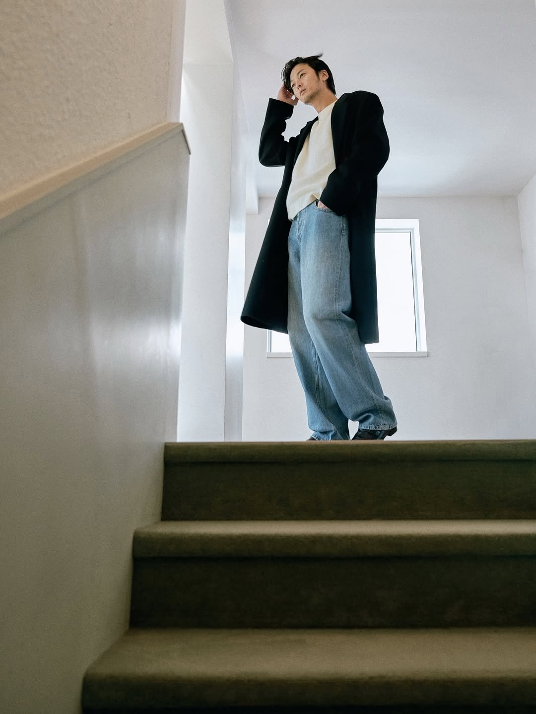 Photo by SYSTEM, SYSTEM HOMME on December 03, 2025. May be an image of duffle coat, overcoat, cardigan, turtleneck and text.