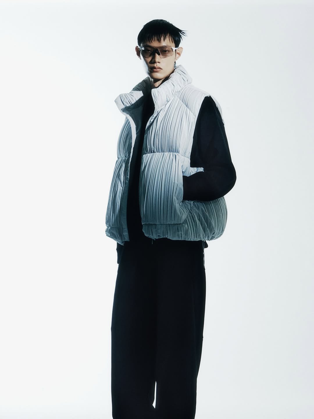 Photo by SYSTEM, SYSTEM HOMME on October 24, 2025. May be an image of one or more people, makeup, duffle coat, goosedown coat, fur coat, overcoat, parka, jacket and text.