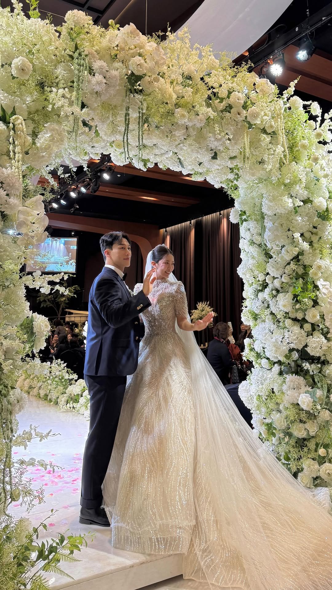 sz.rri 게시물 이미지: 안녕하세요 신랑 심관보 신부 김리경입니다.

지난 11월 15일 저희의 결혼식을...