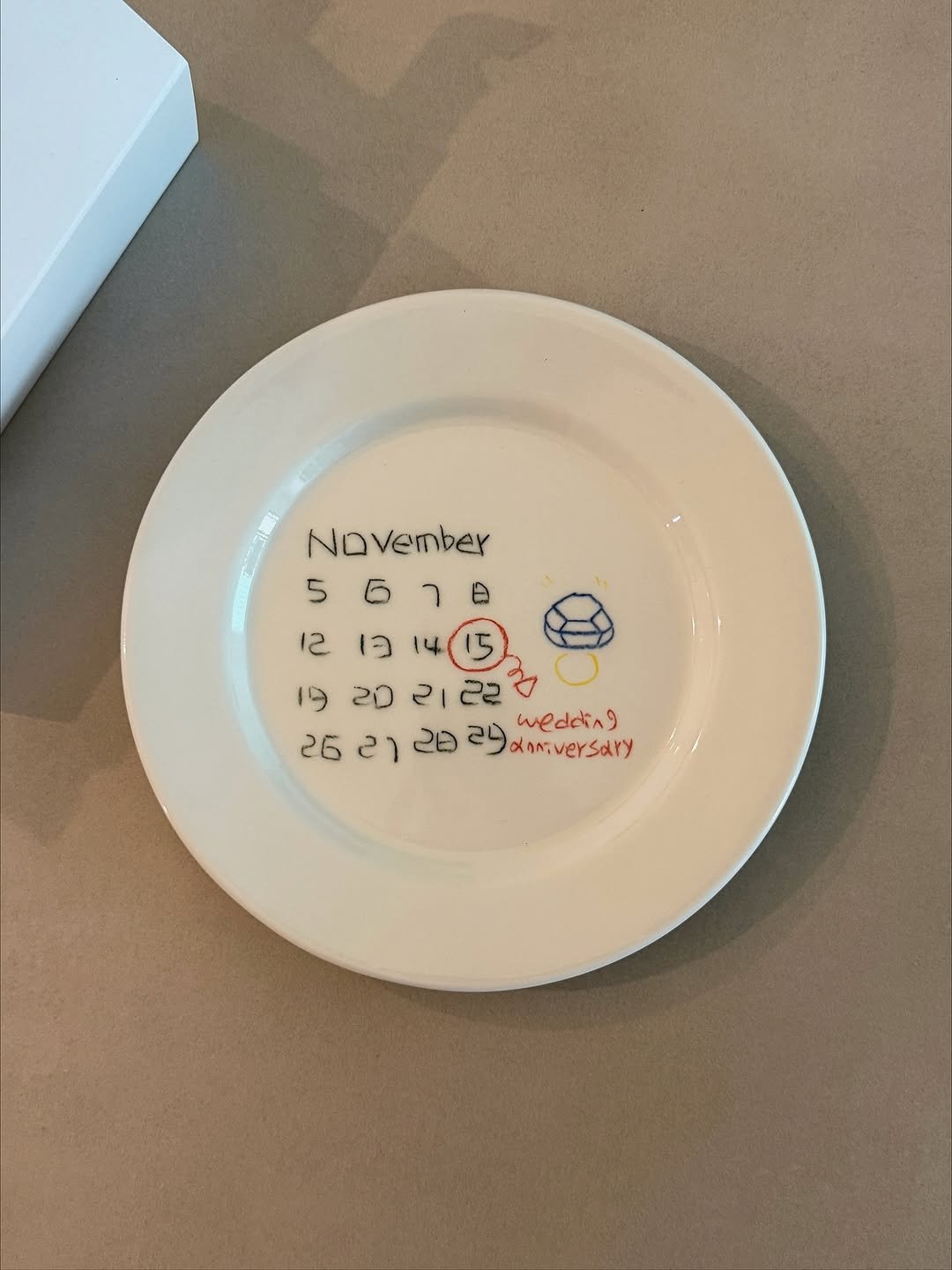 Photo shared by 리필라테스 대표원장 리경 on November 07, 2025 tagging @florist529. May be an image of ‎saucer, plate, chinaware, placemat, kitchenware and ‎text that says '‎November 5572 ר 5 6 12 円 14 15 19 20 2| 2122 22 wedding 26 2) 20 24x Idmniversary‎'‎‎.