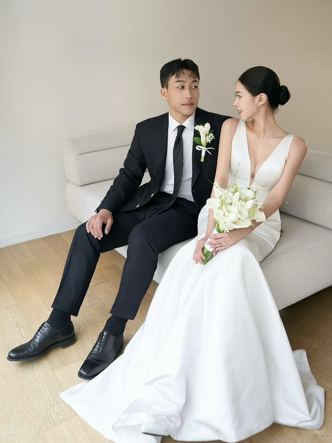 Photo shared by 리필라테스 대표원장 리경 on November 11, 2025 tagging @w_________w. May be an image of dinner jacket, prairie gentian, wedding and text.