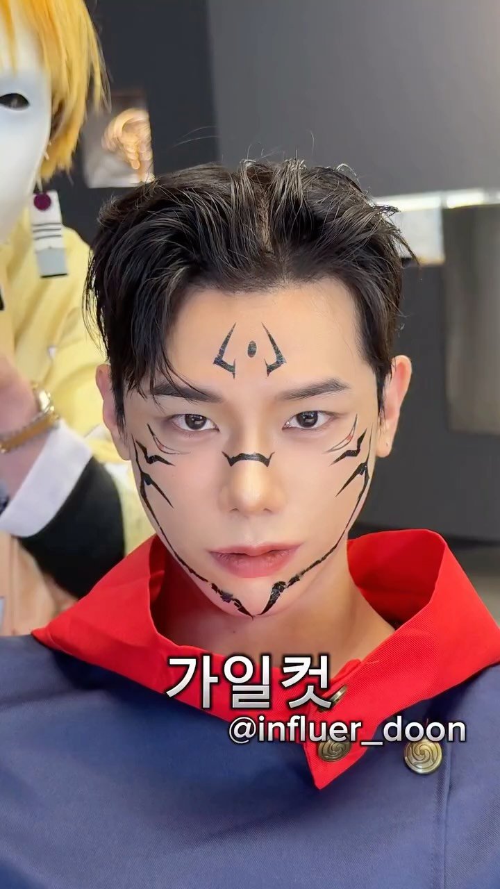 t_____j_ 게시물 이미지: 가일컷 

요즘은 남자도 이렇게까지 메이크업 해야한다니깐

압구정로데오 인플러...