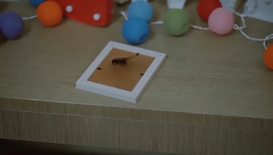 Photo by 혁이 on December 06, 2025. May be an image of light switch, socket, shadow box, picture frame, thermostat and text.