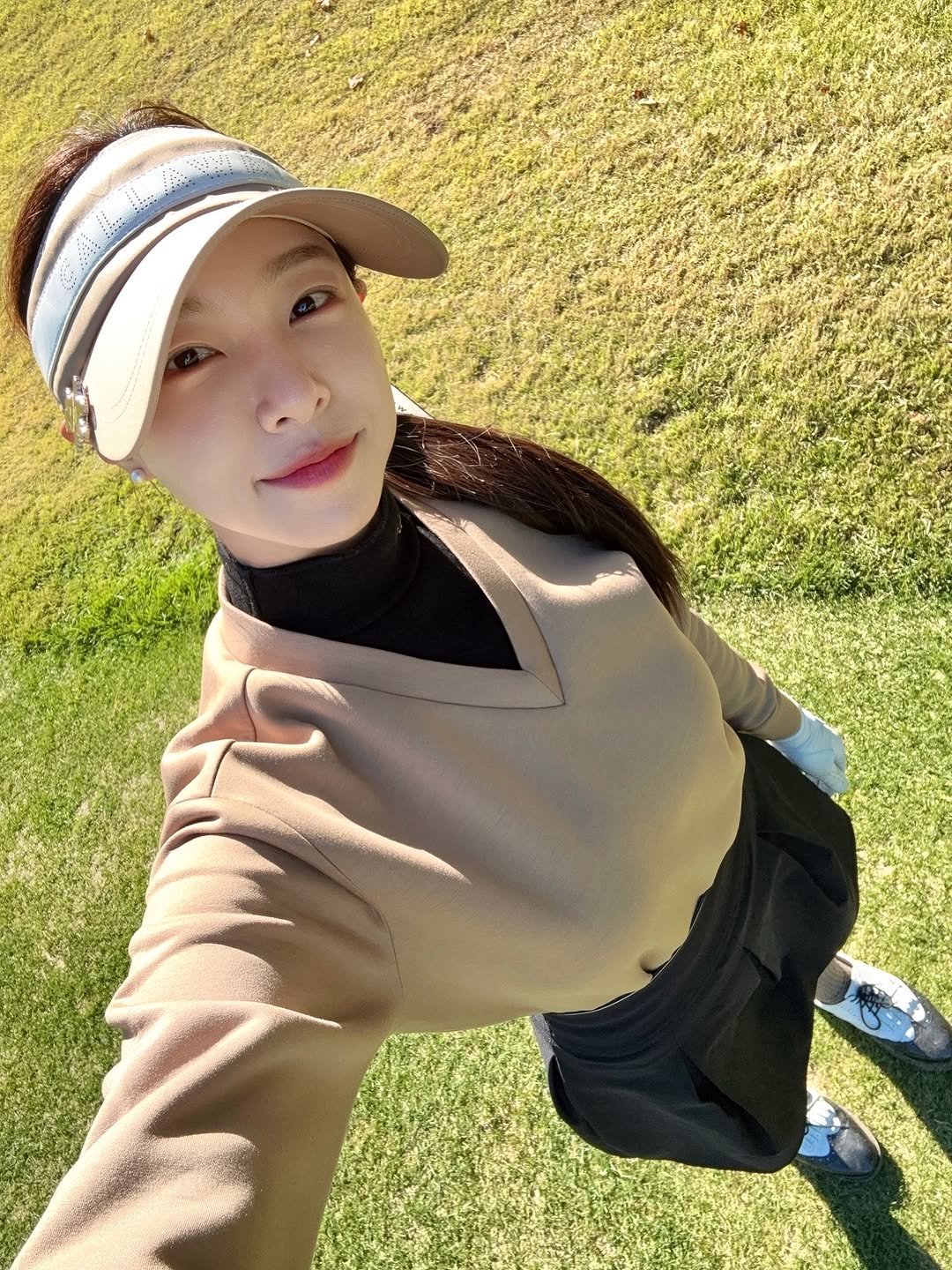 Photo by KLPGA 프로골퍼 김타미 on October 27, 2025. May be an image of golf, golf club, golf course and text.