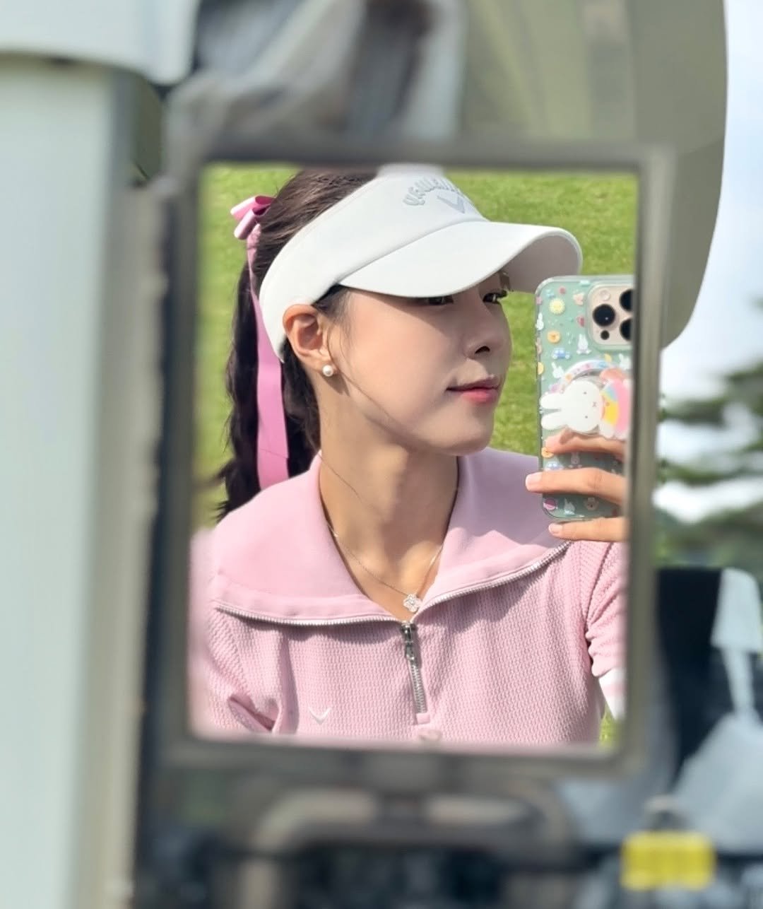 Photo shared by KLPGA 프로골퍼 김타미 on October 31, 2025 tagging @callawaygolf_korea, and @callawayapparel_korea. May be a selfie of golf, golf cart, mirror, golf course and text.
