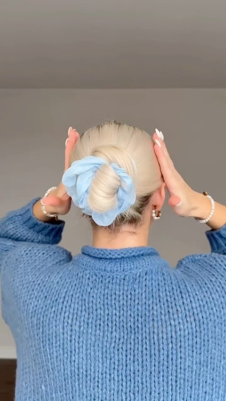 taaylor_xox 게시물 이미지: Holiday hairstyle idea!❄️☃️💙✨ Sweater weather...