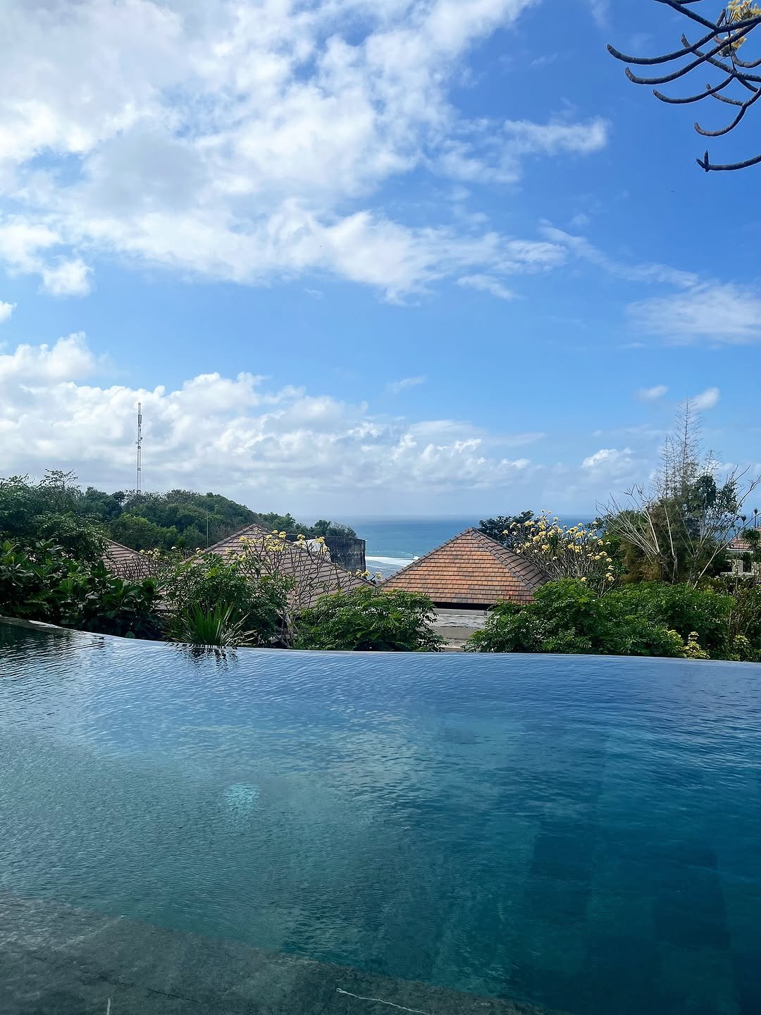 Photo shared by 이태리 on July 19, 2025 tagging @umanabali.