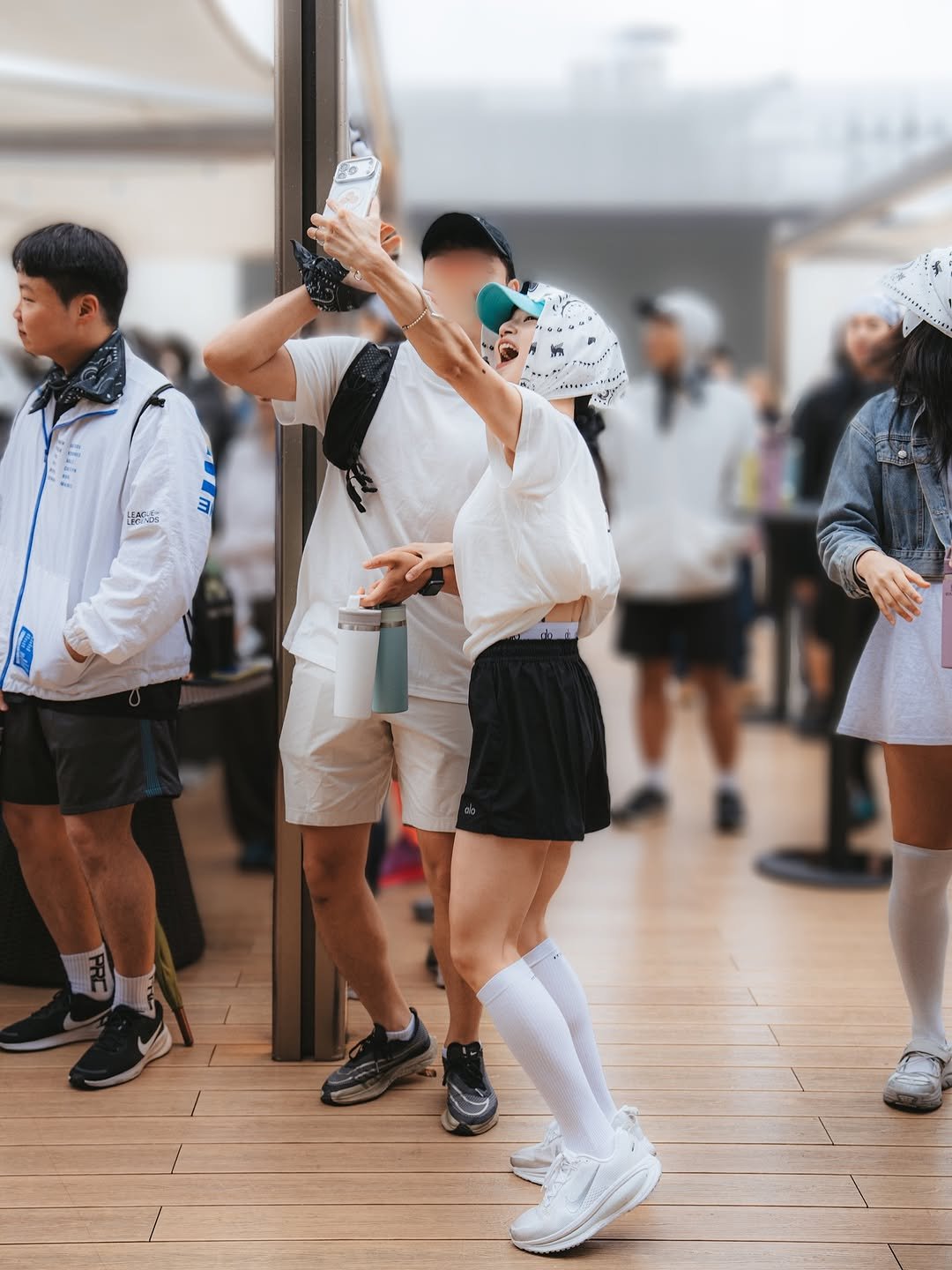 Photo shared by 필라테스 김태희 pilates taeheekim on October 18, 2025 tagging @itzon_apparel_kr, @stanley_korea, @w.o.u.l.d.y.o.u, and @seoulmorningcoffeeclub. May be an image of one or more people and crowd.