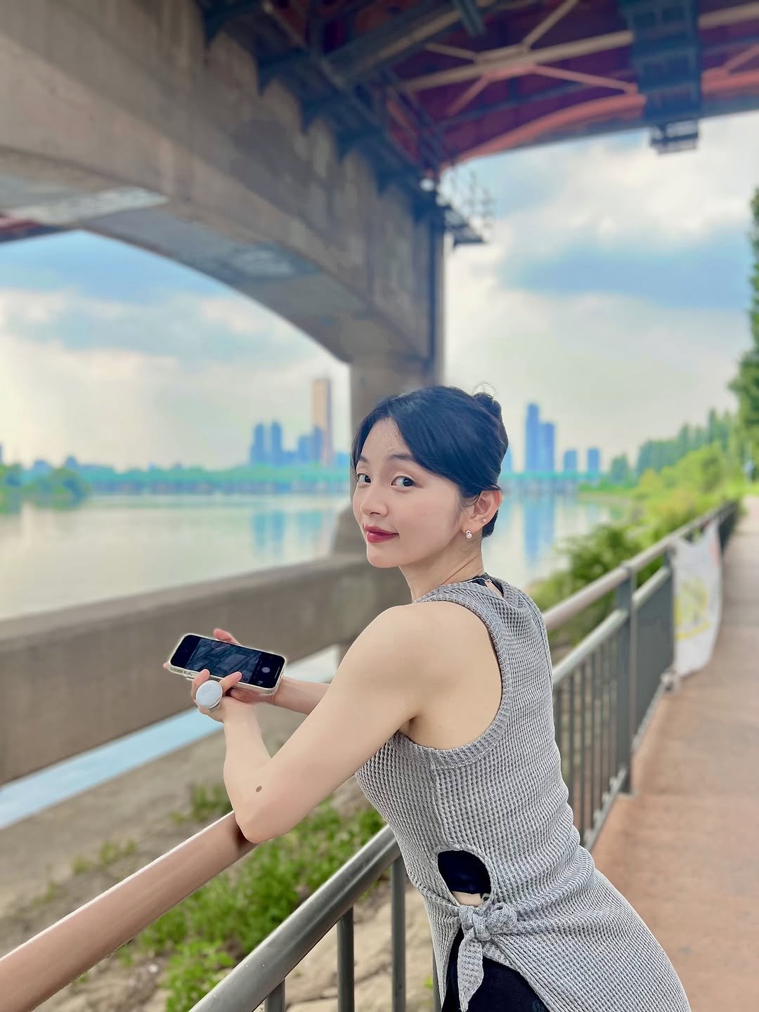 Photo by 필라테스 김태희 pilates taeheekim on August 03, 2025. May be an image of 1 person, the Brooklyn Bridge and the Queensboro Bridge.